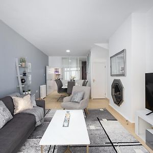 Spacious 4 Bedroom House Next To Kensington Palace