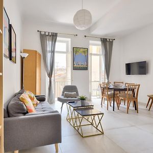 Appartement à 3 Chambres à Coucher