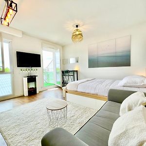Studio Lit King-Size