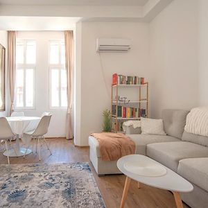 Supreme Luxury Top Central 1 Bedroom Apartment