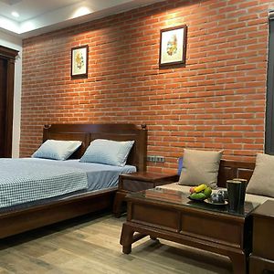 Studio Lit King-Size