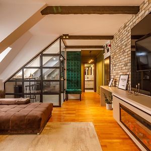 Urban Oasis Apartments With Parking