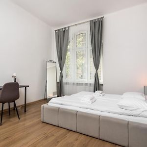 Kollataja - 2 Bedroom Old Town Apartment - By Upstairs