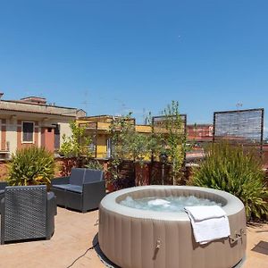 Penthouse With Jacuzzi On Private Terrace In Trastevere