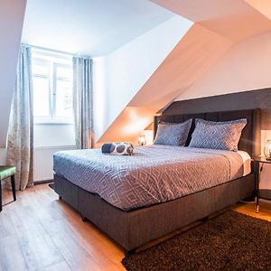 Appartement à 2 Chambres à Coucher