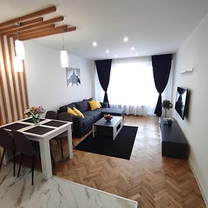 Appartement à 2 Chambres à Coucher