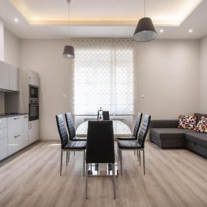 Cascade Corvin Apartment