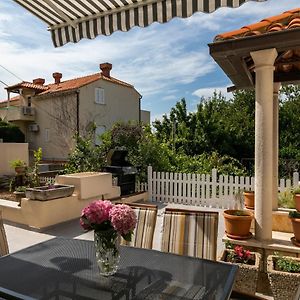 Apartment Tonka - Two Bedroom Apartment With Partial Sea View