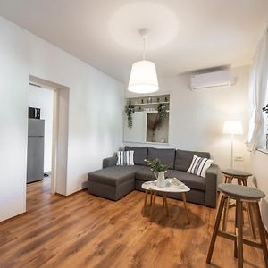 Apartment Near Old Town, Free Parking & Huge Garden