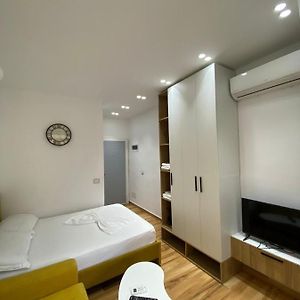 Studio Lit King-Size