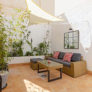 Precioso Apartamento Con Patio Y Dos Habitaciones En El Barrio De Picasso