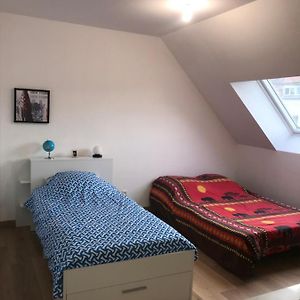 Chambre , 1 lit double et 1 lit simple