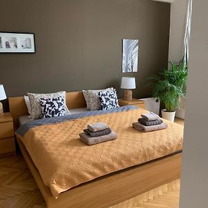 Appartement à 2 Chambres à Coucher
