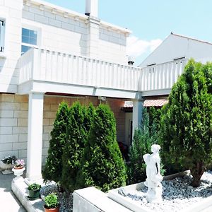 Adria Apartments And Rooms