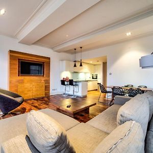 Sumptuous 2Br Apt Next To Edinburgh Castle!