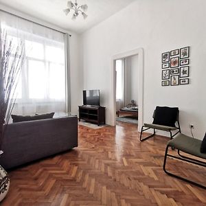 Appartement à 2 Chambres à Coucher