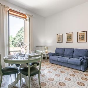 Botanical Gardens And Villa Giulia Lovely Apartments