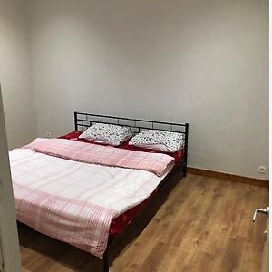 Grande maison avec plusieurs chambres à louer