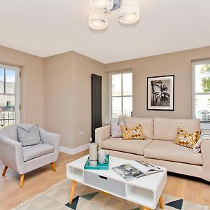 Modern City Centre 2 Bedroom 2 Bathroom Apartments, Main Door Ground With Private Parking