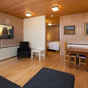 Studio Lit King-Size