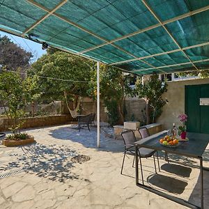 Barbara'S Garden Apartment