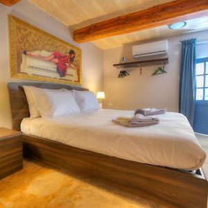 Romantic And Historical Maisonette In The Center Of Valletta Mbal1-1