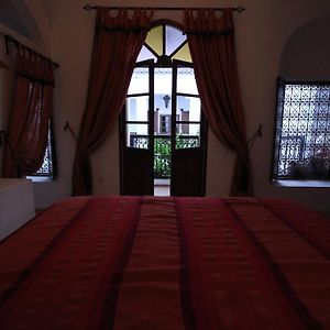 Chambre Lit Queen-Size au Premier Étage