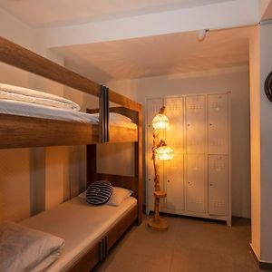 Chambre Juste Pour Hommes Dortoir