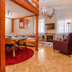 Central Design Apartment
