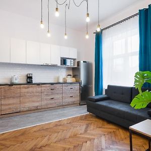 Fancy Apartments With Lift And A/C