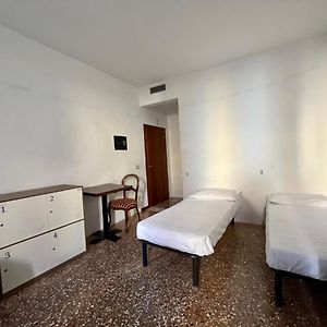 Chambre Juste Pour Hommes Dortoir