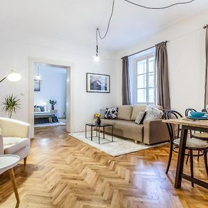 Old Town 2 Bdr Apartment, Free Coffee