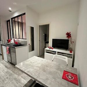 Studio tout équipé avec chambre indépendante