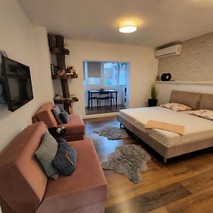 Traveler'S Place At Tirana City Centre