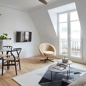 Appartement à 2 Chambres à Coucher