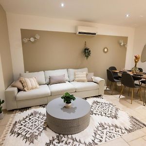 Appartement de Luxe à 2 Chambres à Coucher