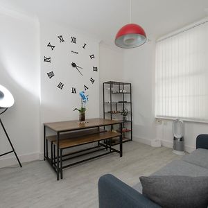 Appartement à 2 Chambres à Coucher