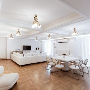 Appartement à 3 Chambres à Coucher