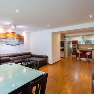 Appartement à 3 Chambres à Coucher