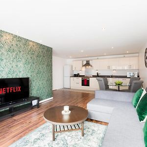 Central Massplaza 2 Bedroom Apartment With Balcony - Hi Floor