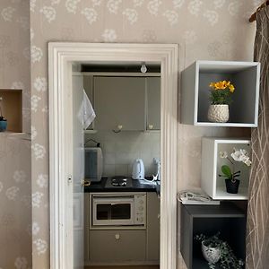 Super Located Studio In South Ken At Chelsea Cloister