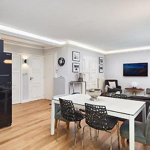 Appartement à 2 Chambres à Coucher