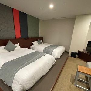 Studio Lit King-Size