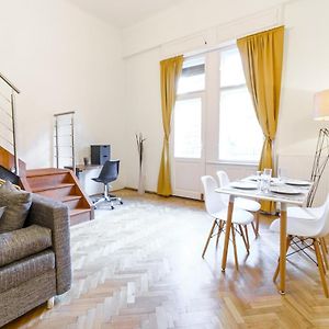 Central Loft-Style Flat Next To Danube