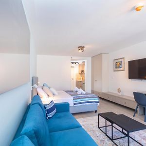 Stella Lovely Studio With Balcony And Free Parking