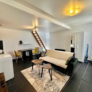 Studios au quartier pavillonnaire rue d Ambert