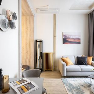 White Boat Studio Apartment Gold