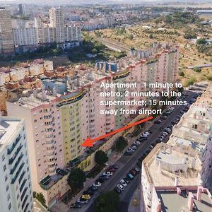 1-Minute Walk To The Metro And 2 To The Supermarket