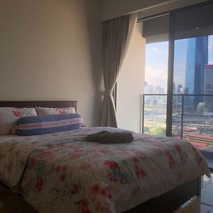Studio Lit Queen-Size