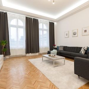 Space And Style In The Heart Of Budapest W 2Br&2Bt